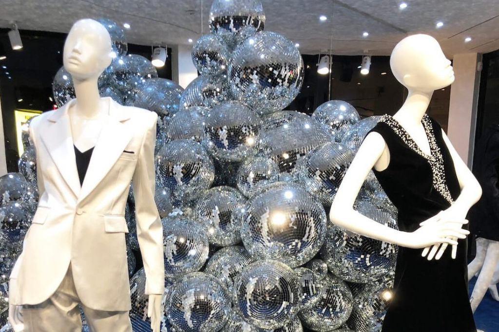 Как украсить магазин одежды к Новому году