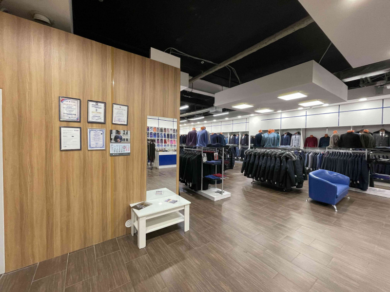Мужской магазин одежды "Truvor" | Производство и сборка торгового оборудования