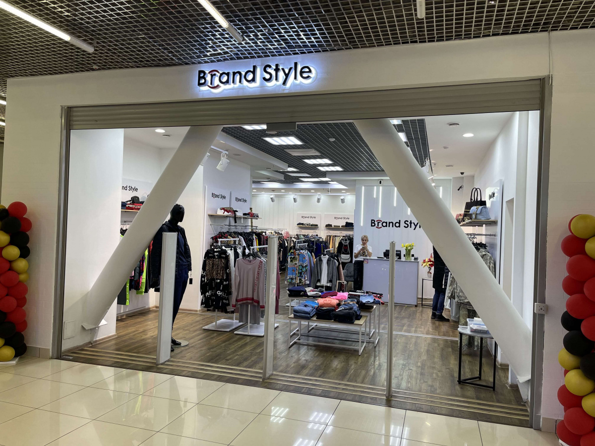 Отдел итальянской одежды "Brand Style" | Производство и сборка торгового оборудования