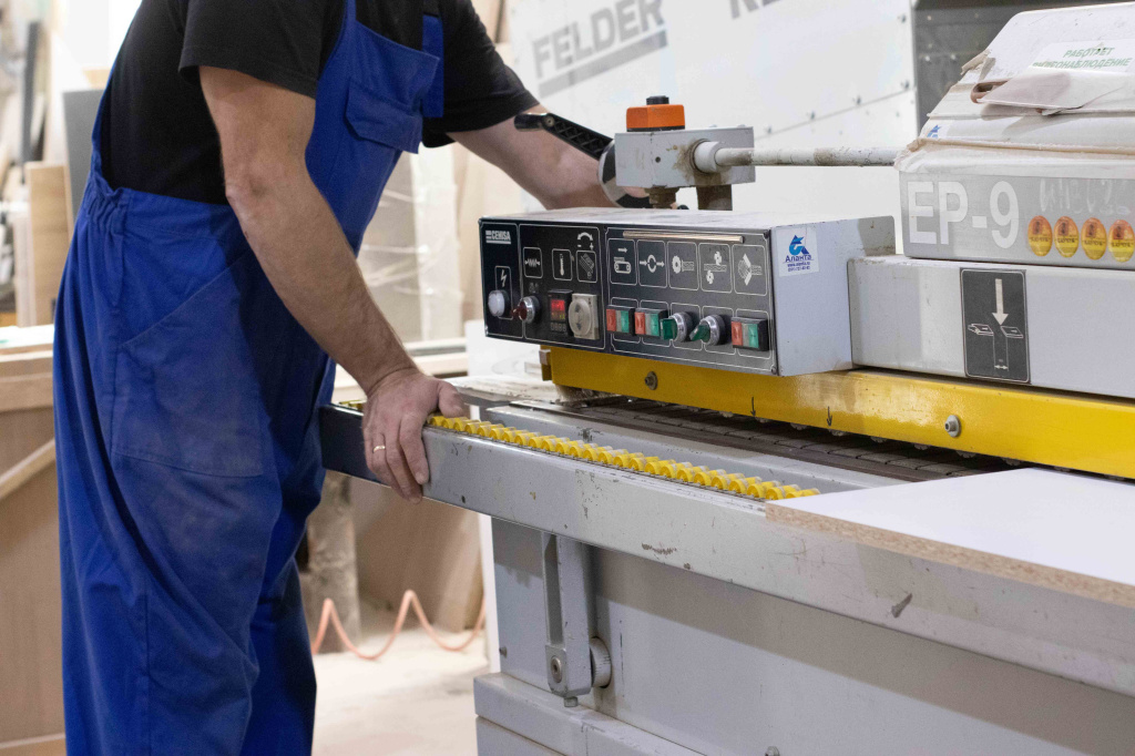 Наш цех: профессиональное оборудование и ручная работа