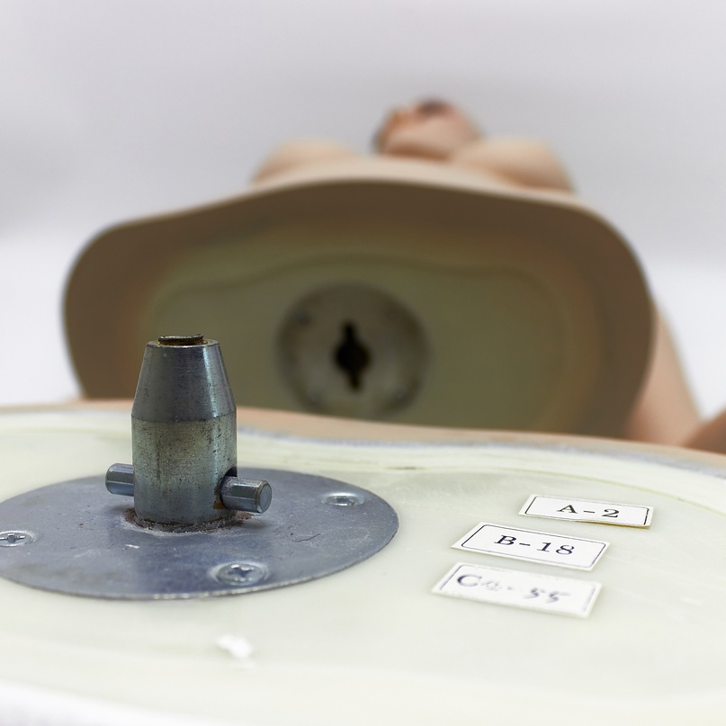 Присоединение туловища к нижней части манекена