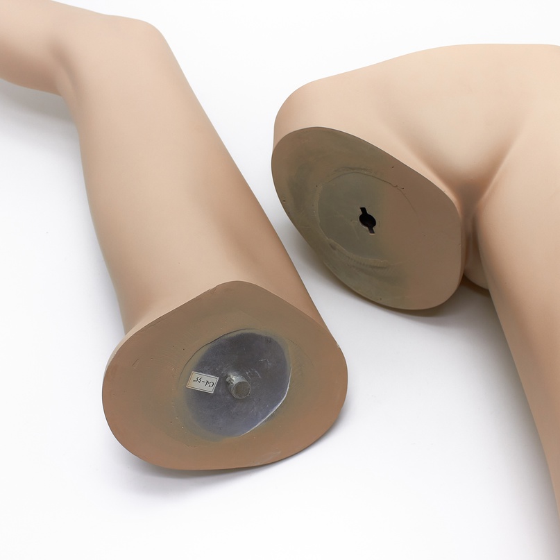 Начало объединения частей манекена. Ноги.