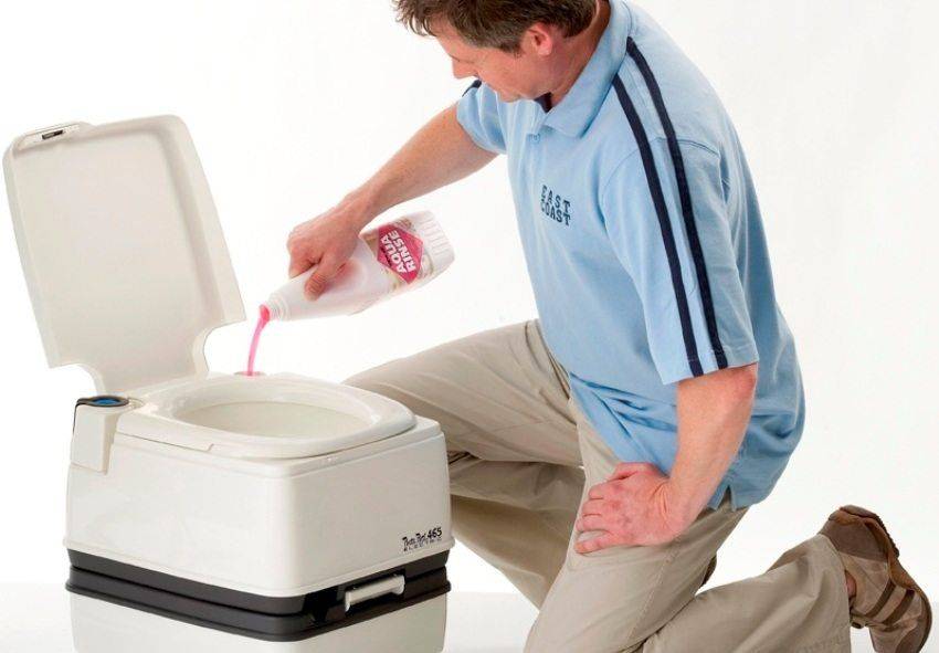 Как ухаживать за биотуалетом и чистить его